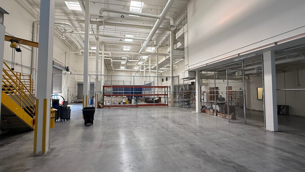 More Photos Of 1545 Pama Ln, Las Vegas Research And Development For Lease