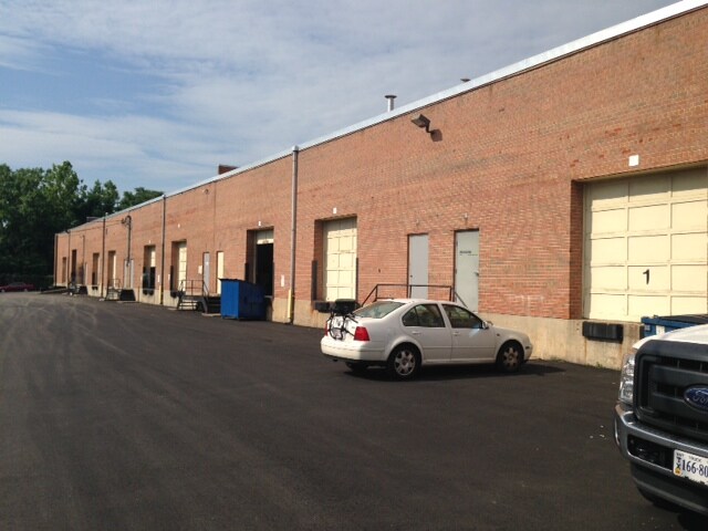 More Photos Of 820-828 S Pickett St, Alexandria Warehouse For Lease