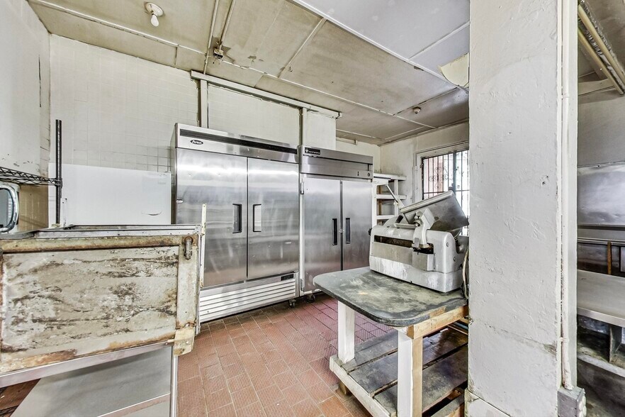 More Photos Of 2811-2815 Telegraph Ave, Berkeley Storefront Retail Residential For Sale