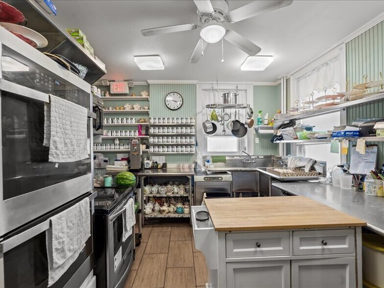 More Photos Of 1919 W Point Pike, Lansdale Freestanding For Sale