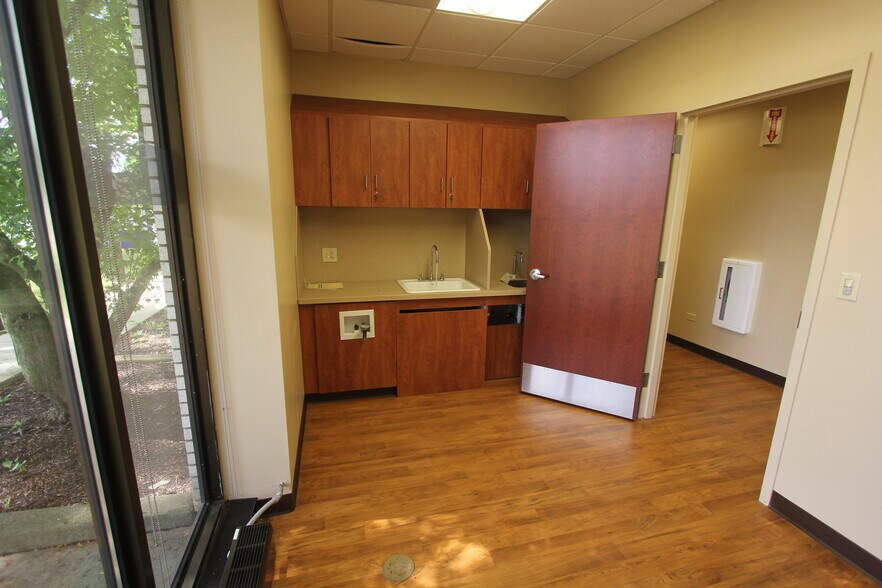 More Photos Of 480 Central Ave, Northfield Medical For Lease
