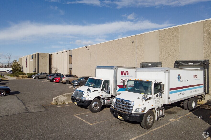 More Photos Of 137-141 W Commercial Ave, Moonachie Warehouse For Lease