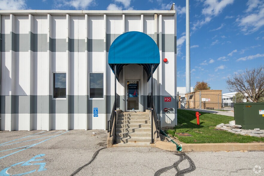 More Photos Of 2012 Corporate 44 Dr, Fenton Unknown For Lease