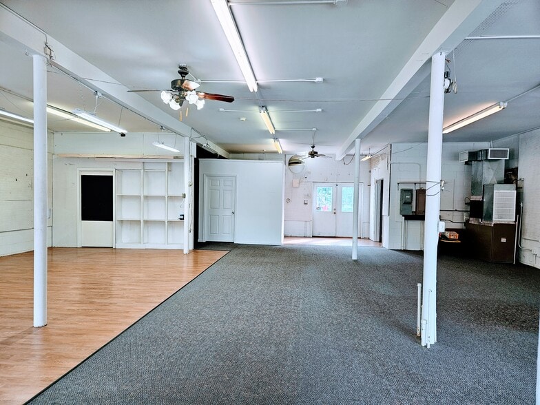More Photos Of 11934 Centre St, Chester Freestanding For Lease