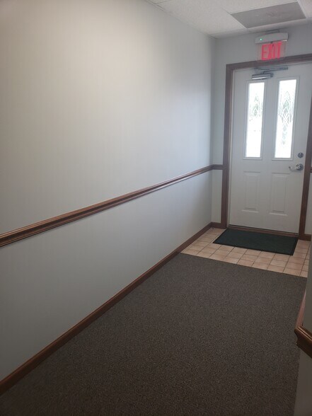 More Photos Of 1512 W 96th Ave, Crown Point Office Residential For Lease