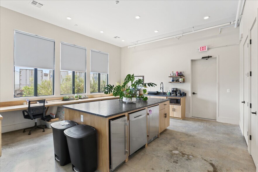 More Photos Of 825 Thalia St, New Orleans Storefront Retail Office For Sale