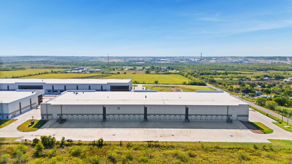 More Photos Of 11708 McAngus Rd, Del Valle Unknown For Lease