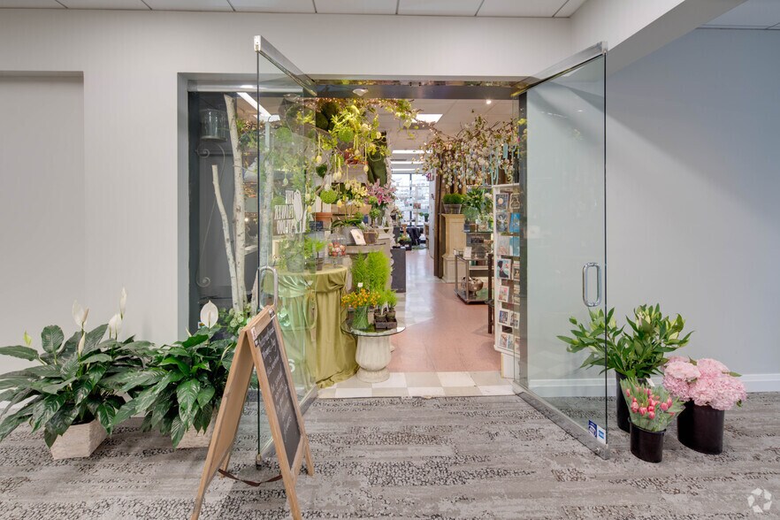 More Photos Of 1701 Golf Rd, Rolling Meadows Coworking Space