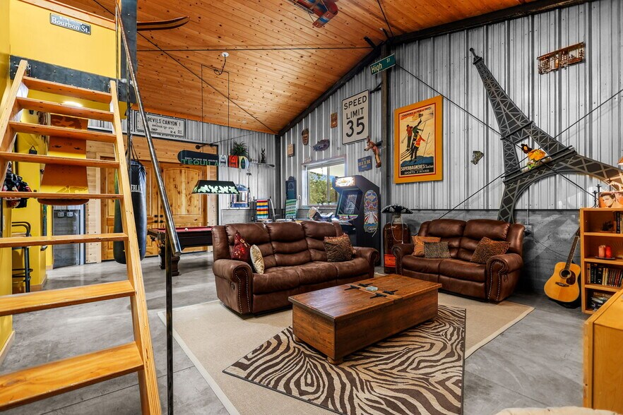 More Photos Of 16710 Oak Hollow Dr, Cottonwood Lodge Meeting Hall For Sale