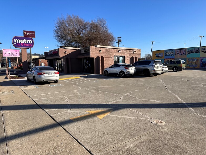 More Photos Of 4040 Macdonald Ave, Richmond Freestanding For Sale