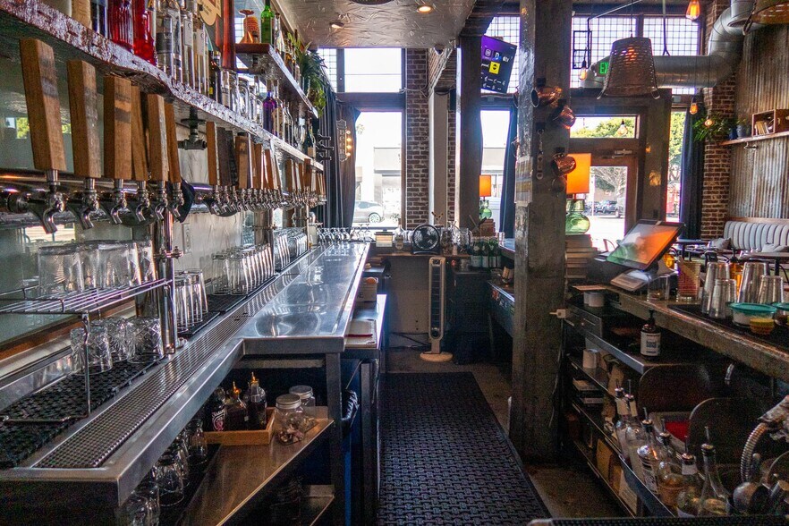 More Photos Of 1700-1712 1/2 W Sunset Blvd, Los Angeles Apartments For Lease