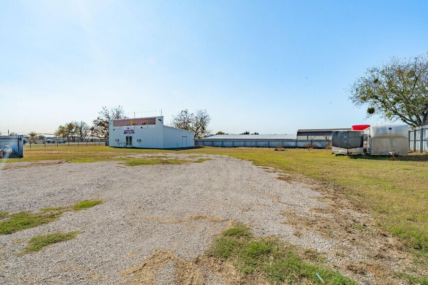 More Photos Of 5346 S US Highway 377, Stephenville Auto Repair For Sale