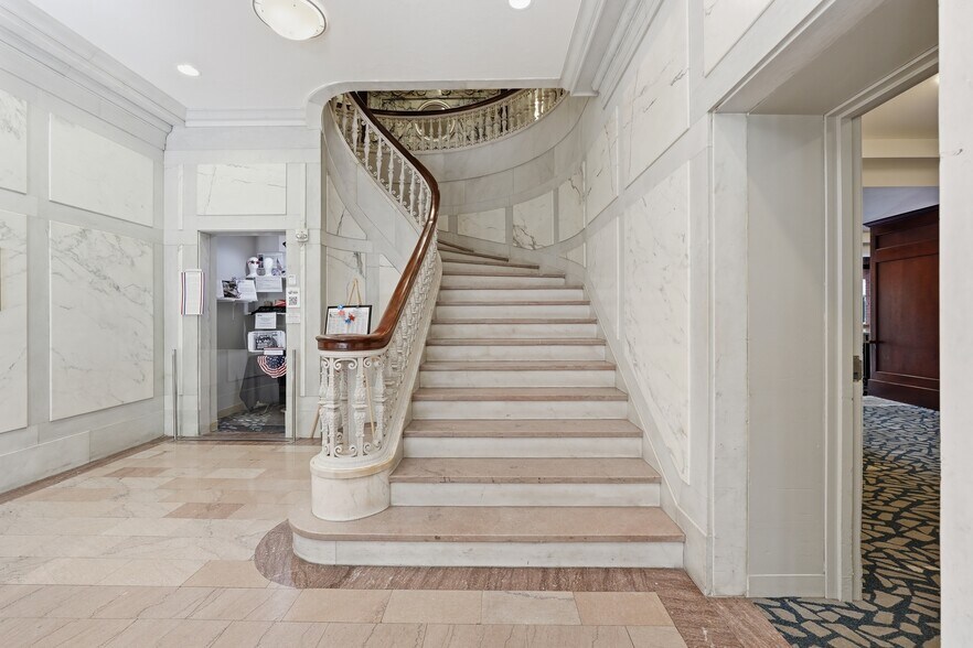 More Photos Of 14 Mechanic St, Southbridge Hotel For Sale