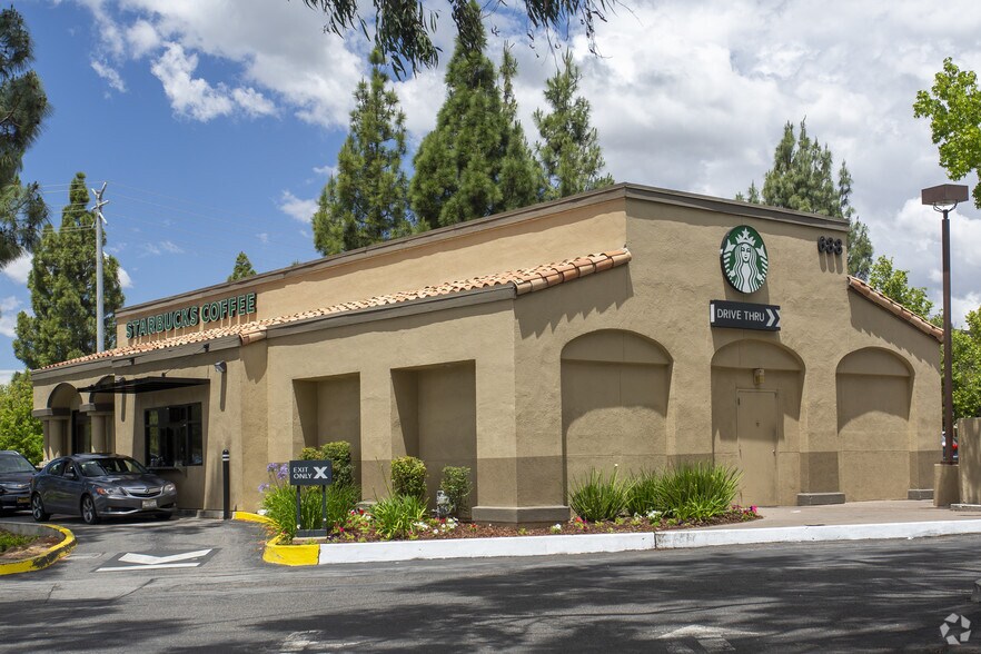 More Photos Of 632 Lindero Canyon Rd, Oak Park Restaurant For Lease