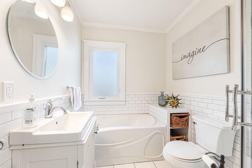 More Photos Of 313 Ross Av, Cochrane Medical For Sale