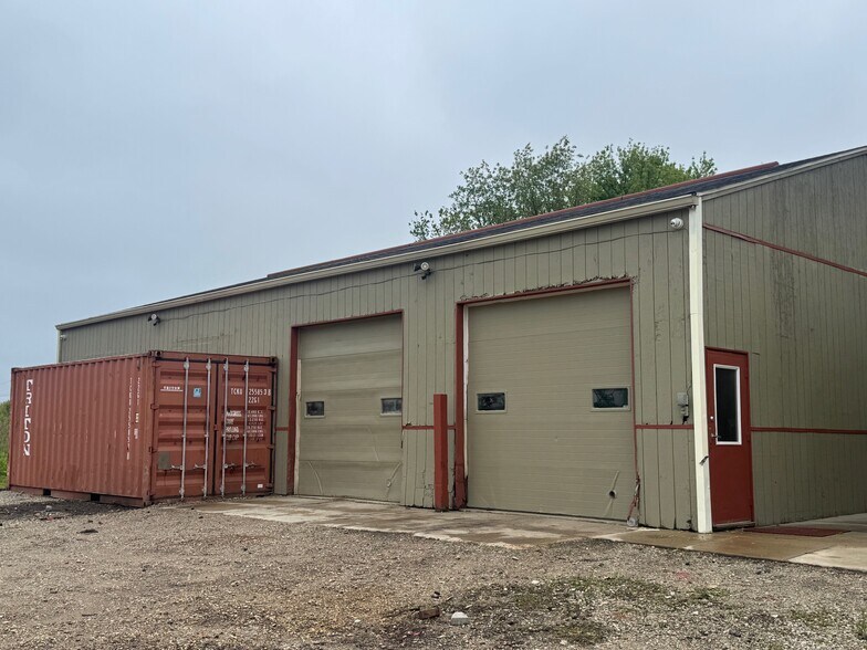 More Photos Of 1103 Fabyan Pkwy, Geneva Manufacturing For Lease