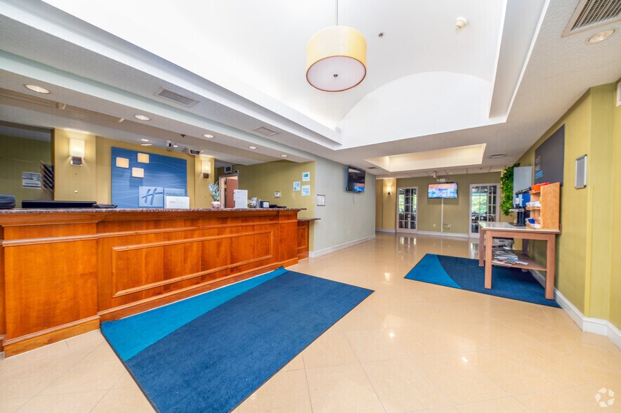 More Photos Of 3630 E Cork St, Kalamazoo Hotel For Sale