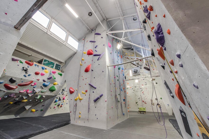 More Photos Of 29 Fraser Ave, Toronto Light Manufacturing For Sale