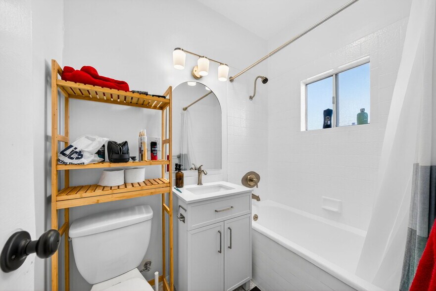 More Photos Of 822 Hayworth Ave, Los Angeles Apartments For Sale