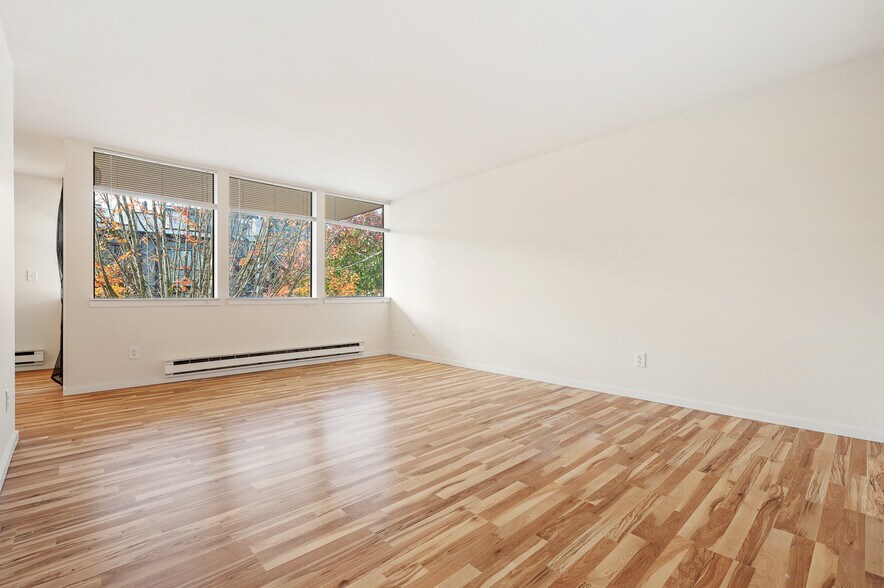 More Photos Of 802 N 43rd St, Seattle Apartments For Sale