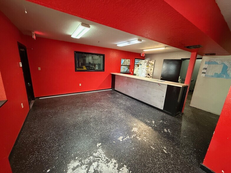 More Photos Of 2156 W King St, Cocoa Service For Lease