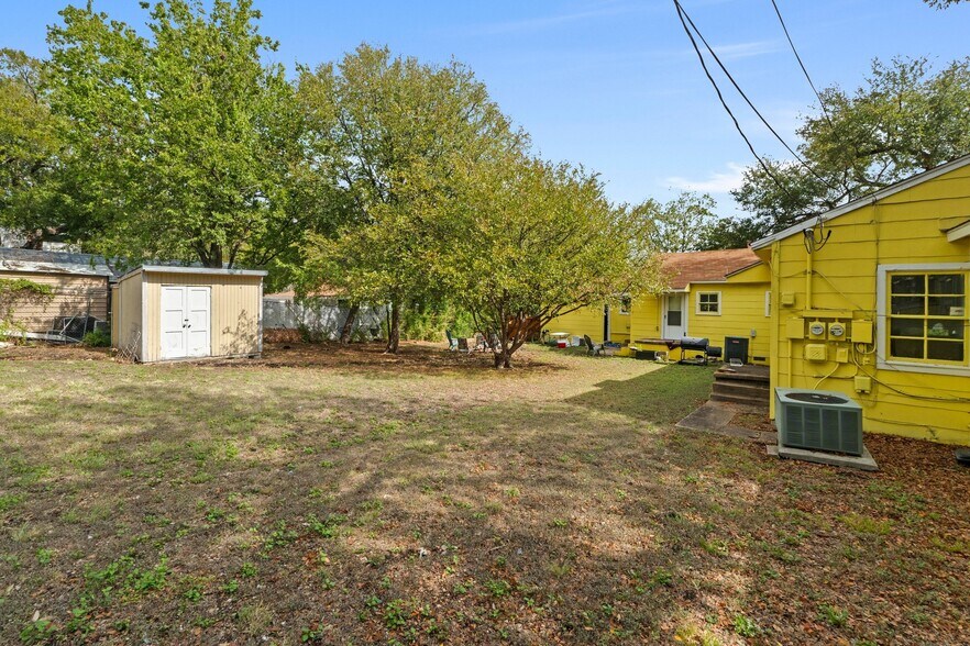 More Photos Of 2710 Manor Rd, Austin Office For Sale