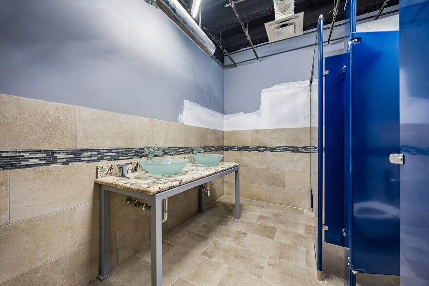 More Photos Of 917 Main St, Houston Apartments For Sale