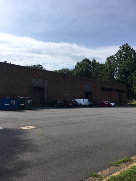 More Photos Of 831 Follin Ln SE, Vienna Flex For Lease