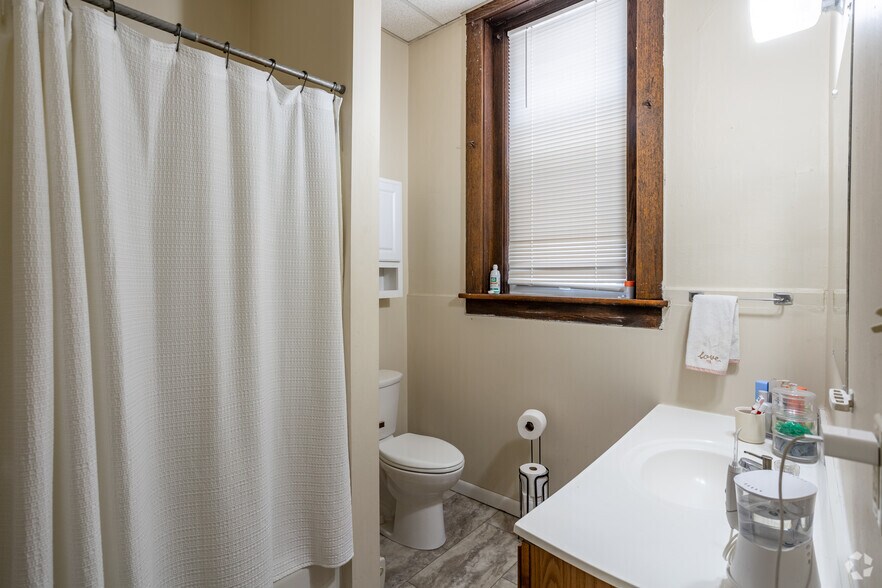 More Photos Of 228-232 E College Ave, State College Storefront Retail Residential For Sale