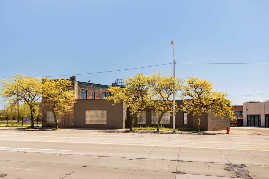 Primary Photo Of 2220 Gratiot Ave, Detroit Storefront For Sale