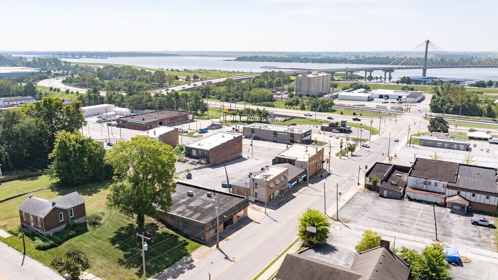 More Photos Of 319-321 Ridge St, Alton Showroom For Sale