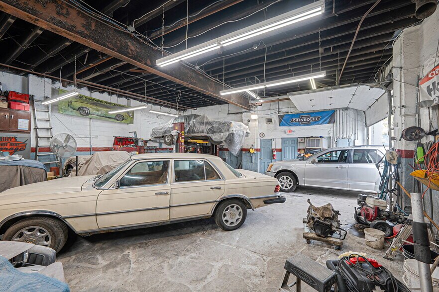 More Photos Of 116 E Merrick Rd, Freeport Warehouse For Sale