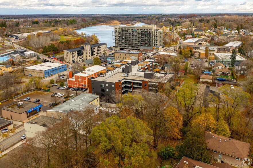 More Photos Of 16 Queen St W, Cambridge Apartments For Lease