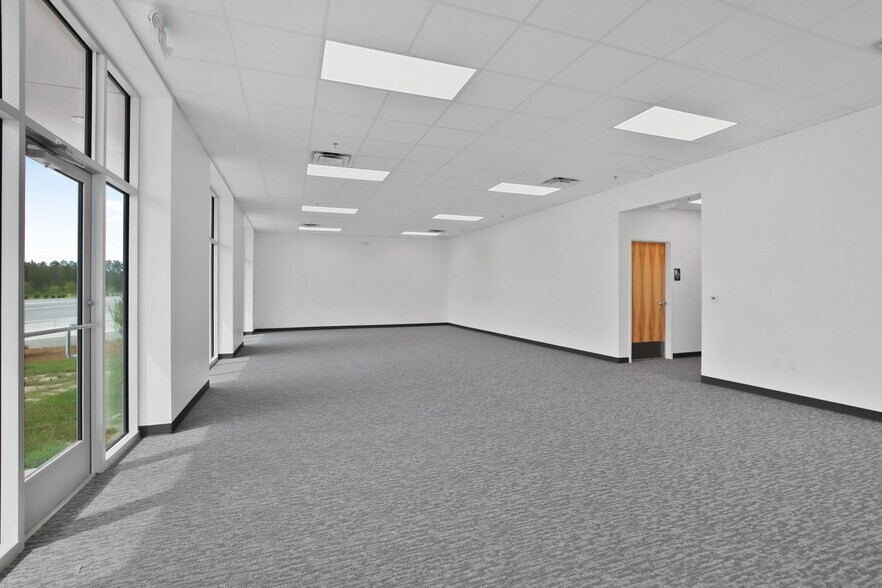 More Photos Of 1125 Redwood Materials Dr, Ridgeville Distribution For Lease