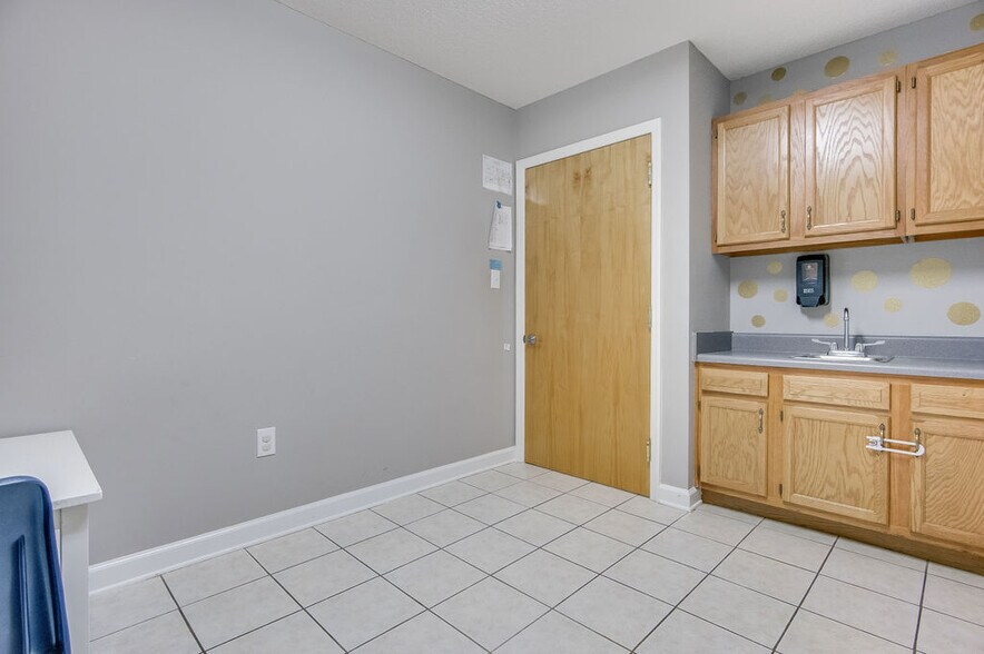 More Photos Of 217-219 Station St, Jacksonville Medical For Lease