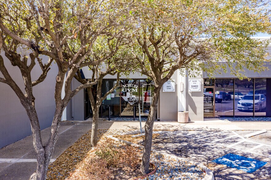 More Photos Of 3700 Fredericksburg Rd, San Antonio General Retail For Lease