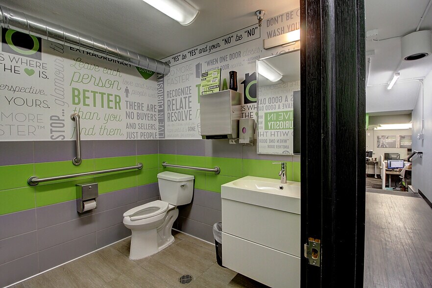 More Photos Of 2401 15th St, Denver Office For Lease