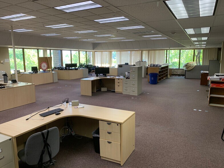More Photos Of 1101 Twin View Blvd, Redding Office For Sale