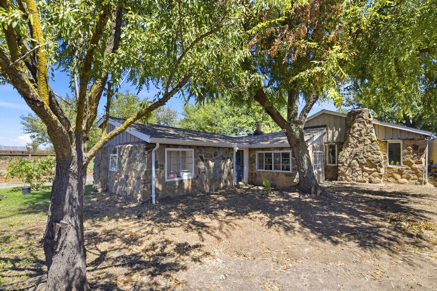 More Photos Of 10095 Monterey Rd, Gilroy Industrial For Sale