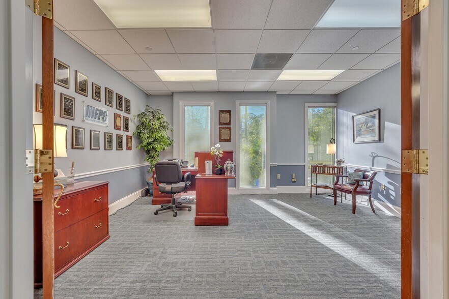 More Photos Of 52 New Orleans Rd, Hilton Head Island Office For Sale