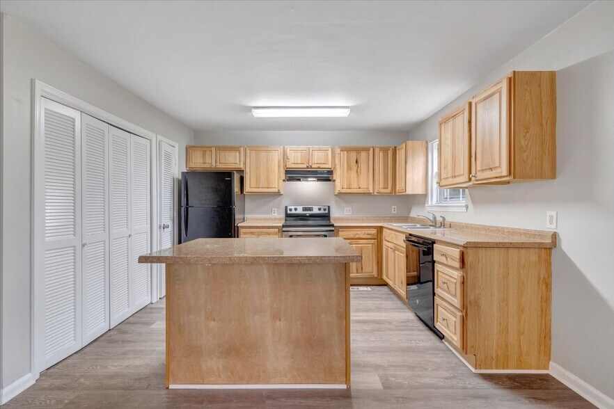 More Photos Of 1702 Elbert Dr, Roanoke Apartments For Sale