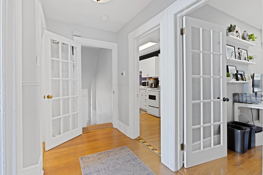 More Photos Of 307 Gilmour St, Ottawa Office For Sale