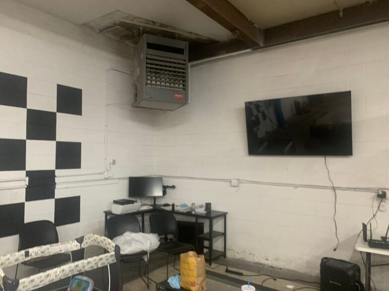 More Photos Of 350 W 1600 S, Salt Lake City Auto Repair For Sale