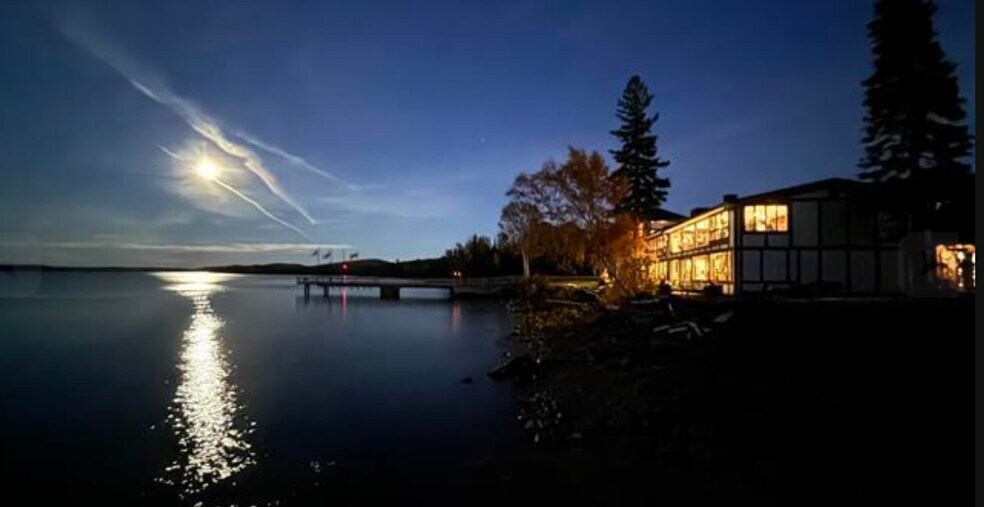 More Photos Of 77 Brockway Ave, Copper Harbor Restaurant For Sale