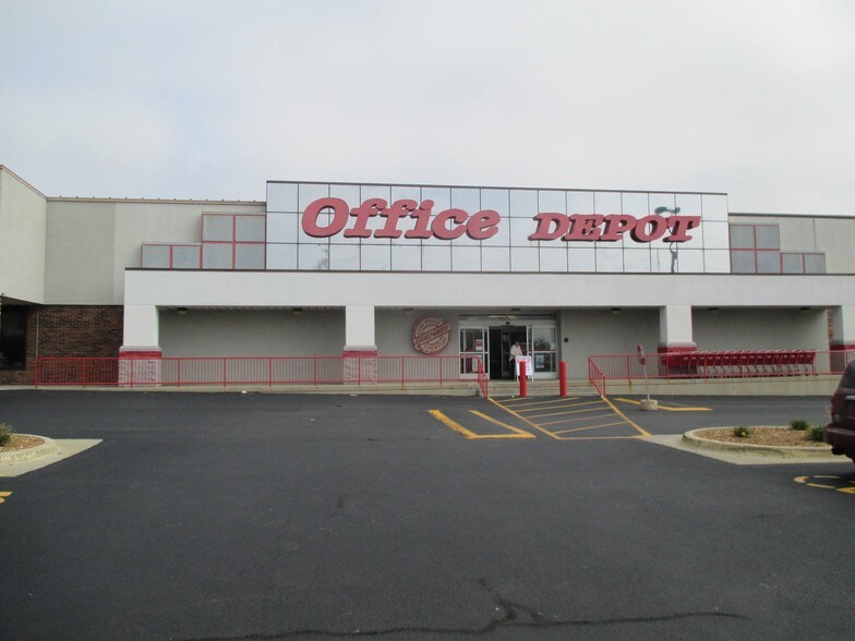 More Photos Of 1700 E College Ave, Normal Storefront For Lease