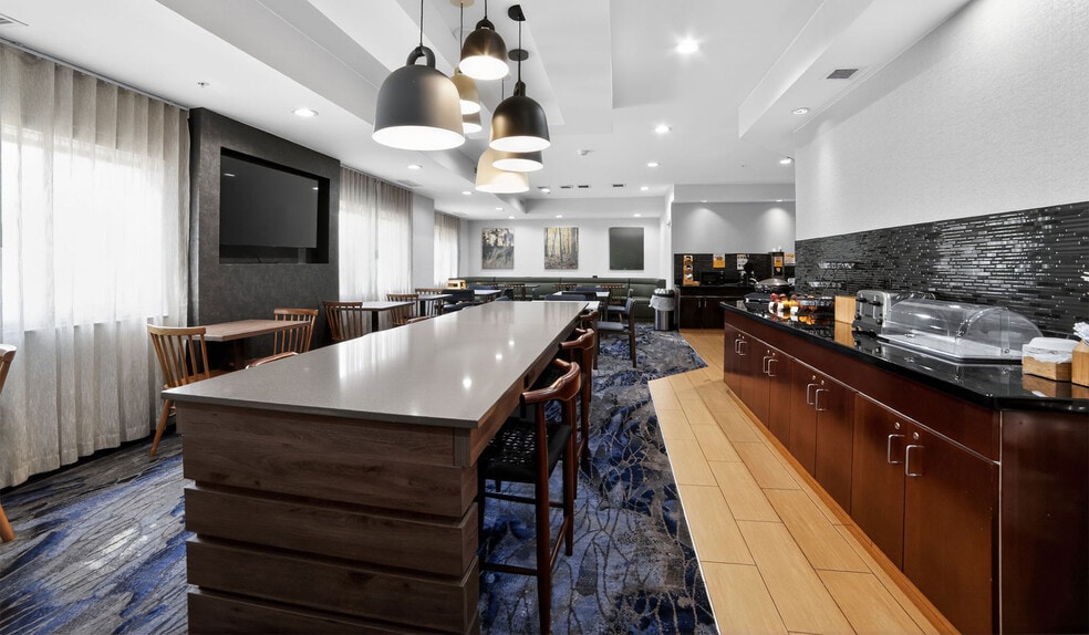 More Photos Of 1945 W Southwest Loop 323, Tyler Hotel For Sale