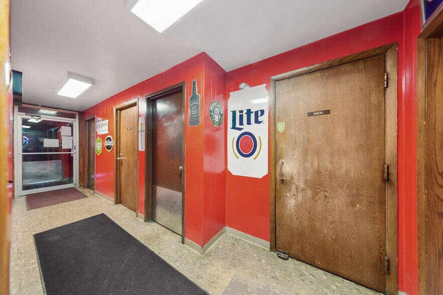 More Photos Of 209 N 5th Ave E, Truman Freestanding For Sale