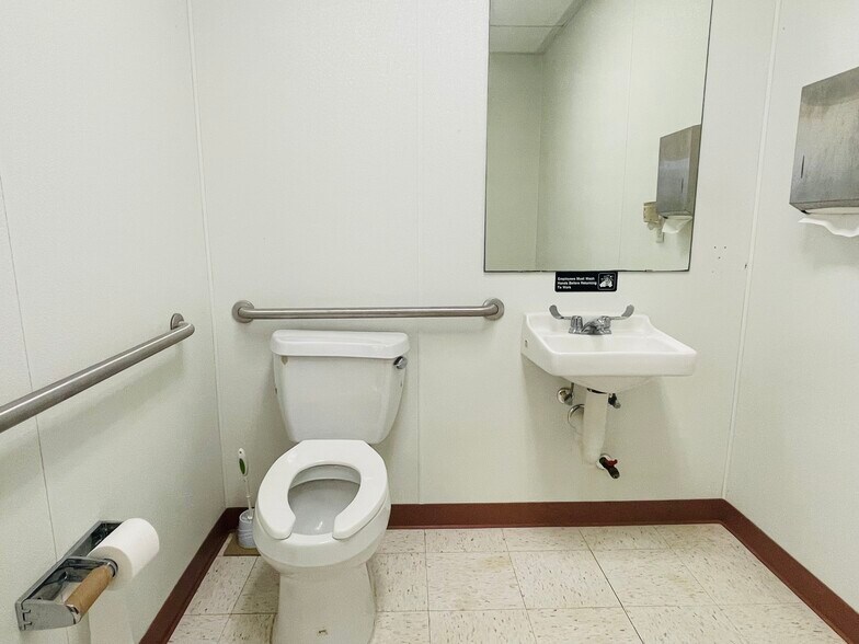 More Photos Of 8433 FM 1464, Houston Unknown For Lease