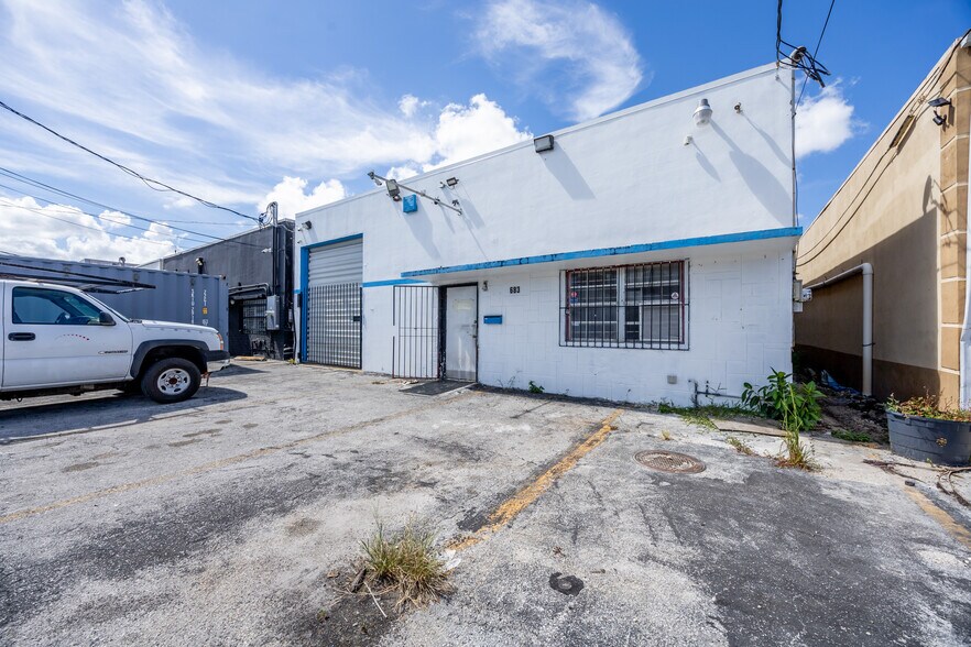 More Photos Of 683 W 26th St, Hialeah Service For Sale