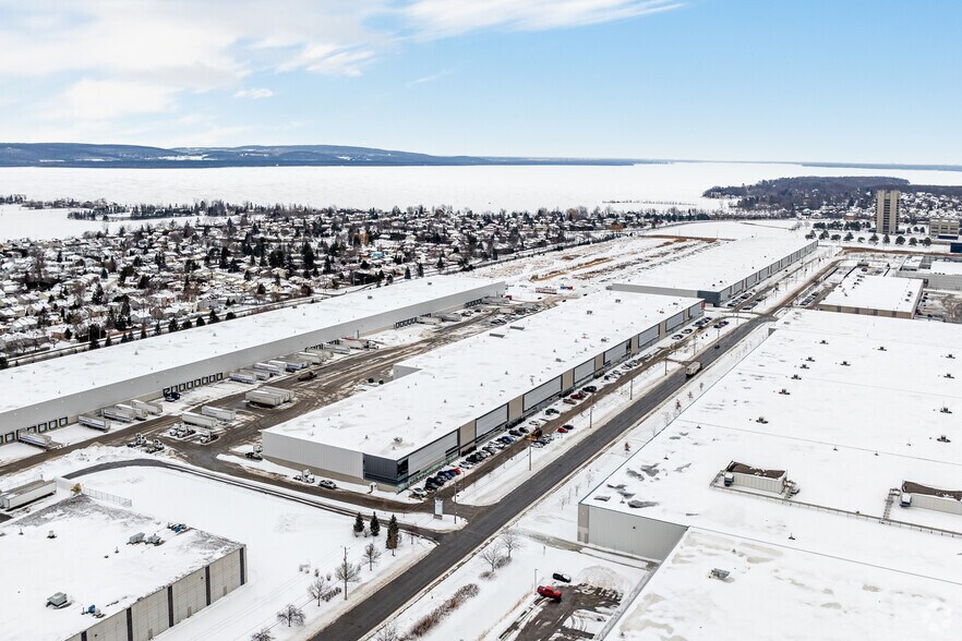 More Photos Of 3801-3825 Rue F.-X.-Tessier, Vaudreuil-dorion Distribution For Lease